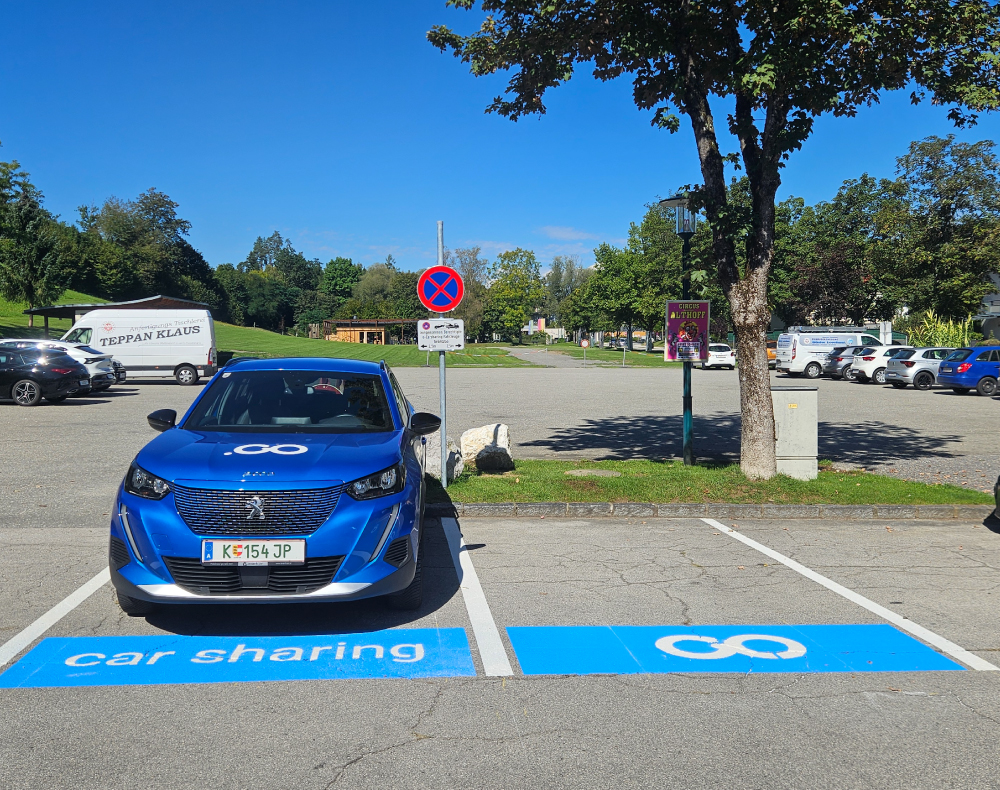 Gemeinde Moosburg Schloßallee Parkplatz