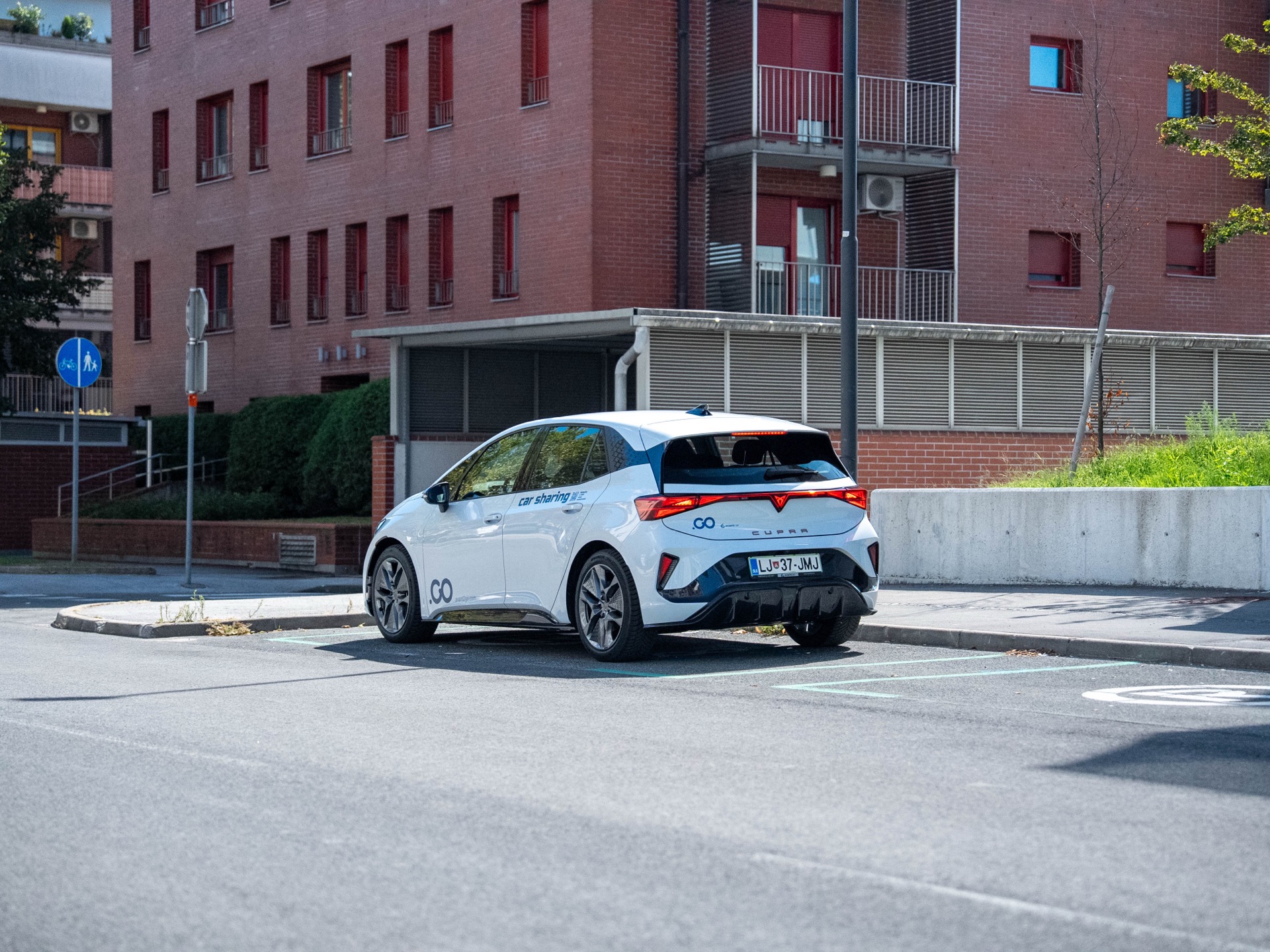 Prenovljeni Cupra Born: Priljubljeni Avant2Go sopotnik za dalj&scaron;e poti je postal &scaron;e bolj&scaron;i ⚡️